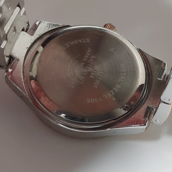Very Small Pretty Metal Watch - Picture 6 of 10